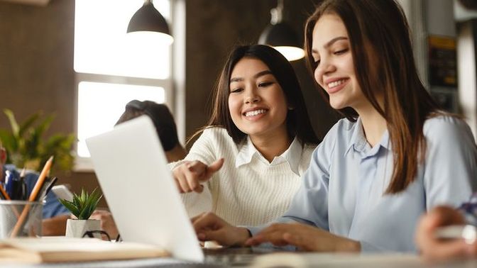 Online eğitime katıldığım zaman nasıl davranmam gerektiğini bilmiyorum. Ne yapmalıyım?