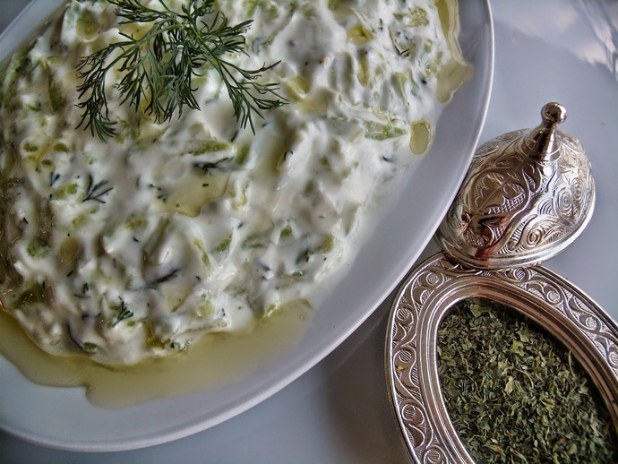 Taze fasulyenin yanına klasik cacık mı güzel gider yoksa kuru cacık mı ?