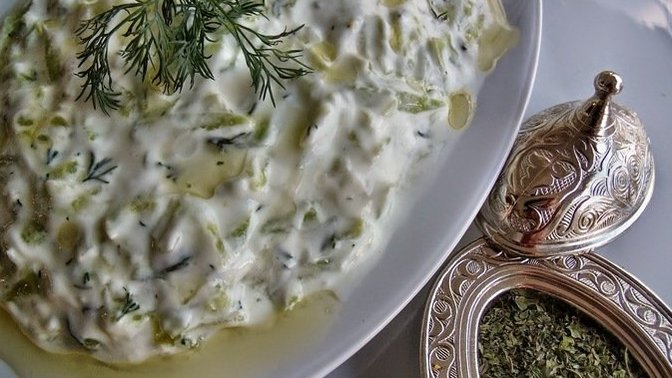 Taze fasulyenin yanına klasik cacık mı güzel gider yoksa kuru cacık mı?