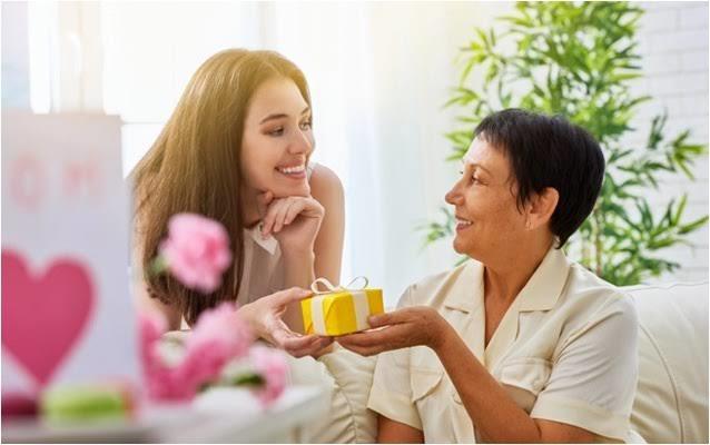 Sevgilimin ablasıyla tanışacağım hediye almalı mıyım?