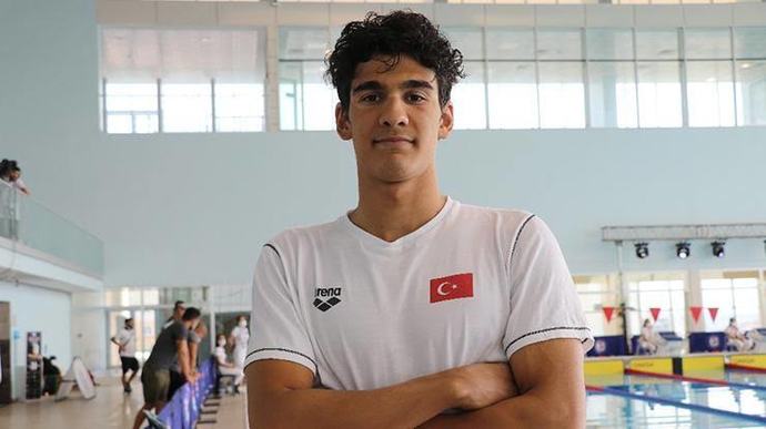 Milli yüzücü Yiğit Aslan, 800 metre serbest stilde gençler Avrupa şampiyonu oldu! Ne düşünüyorsunuz?
