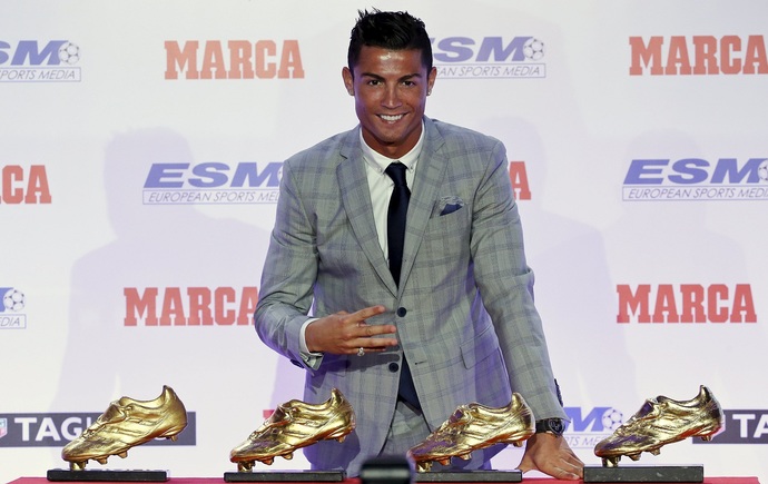 Ronaldo 4. Altın Ayakkabısını aldı! Bizde niye kimse altın ayakkabı alamıyor?