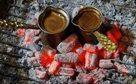 Pikniklerde semaverden çay mı yoksa közde kahve mi?