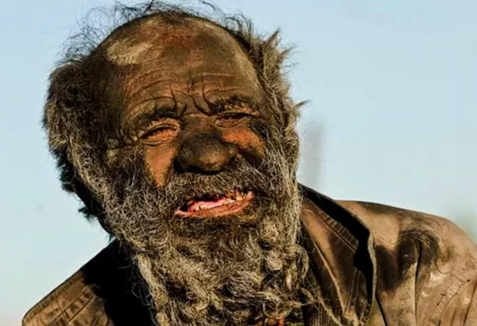 İranlı Amoo Hadji 65 yıldır hiç yıkanmamış. Sen en fazla ne kadar süre banyo yapmadan durabilirsin?
