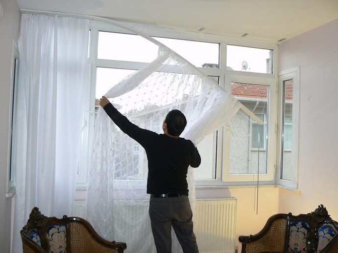 Ev temizleyen erkek size çekici geliyor mu?
