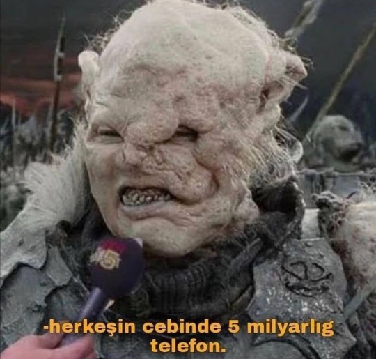Sokak röportajlarındaki dayılar cep telefonunu neden zenginlik olarak görüyorlar?
