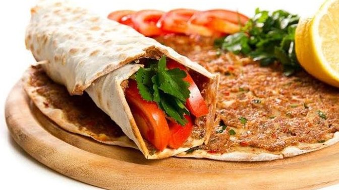 Bir kerede 7 lahmacun gömen kızla ömür geçer mi?