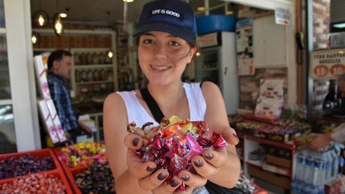 Kurban Bayramında misafire şeker/çikolata ikram etmek saçma mı?