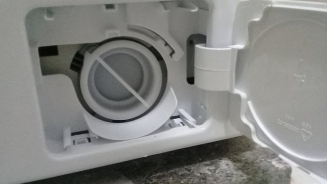 Çamaşır makinesinin altındaki bu kısım ne işe yarıyor?