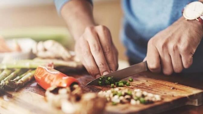 Yemek yapmayı sever misiniz marifetli misinizdir bu konuda?