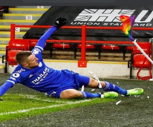 Sizce LGBTliler kendilerini çok abartmıyor mu?