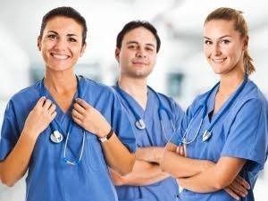 Her hemşirenin hayali doktorlarla evlenmek midir?