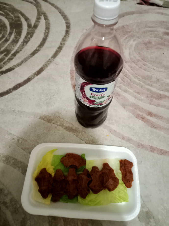 Çiğ köftenin yanına şalgam mı ayran mı tercihiniz?