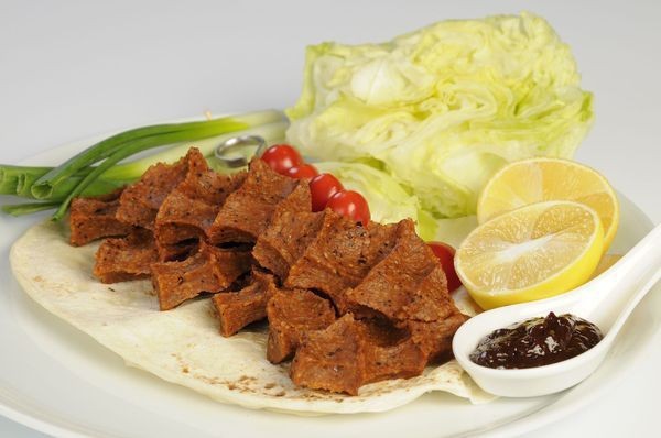 Çiğ köftenin yanına şalgam mı ayran mı tercihiniz?
