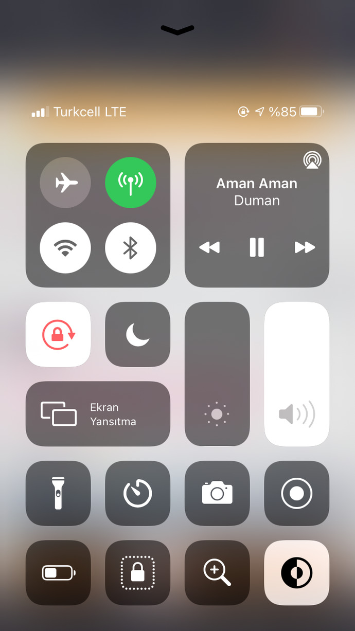 Anlık ruh halinizi tek kelime ve emojiyle ifade eder misiniz?