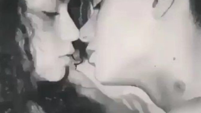 Ayakta öpüşmeyi tercih eder misiniz?