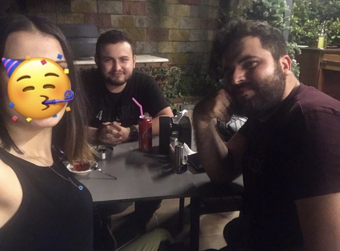 Volki ve Caner ile gezmelerdeyiz. Sizin akşamınız nasıl geçiyor?