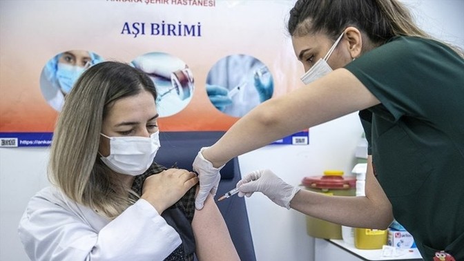 Aşı karşıtlarının çoğu neden seviyesiz ve saldirganca davranıyor?