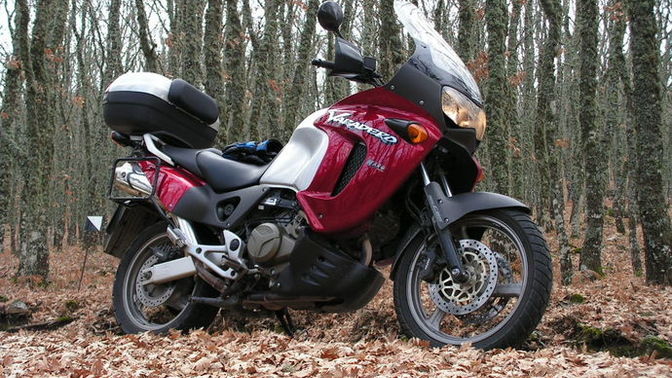 Suzuki Varedoro motorunun Varedorusu kürk lakabı gibi değil mi? Sanki ulakıro, babakundi, pırço gibi bir şey sanki?