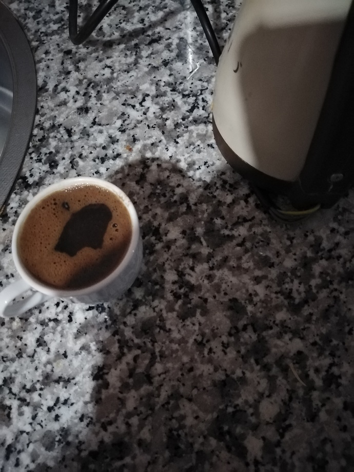 Kahve yaptım nasıl olmuş hacılarr miss kahve yaparım hee bol köpüklü kızlar feyz alsın 🤭🤭?