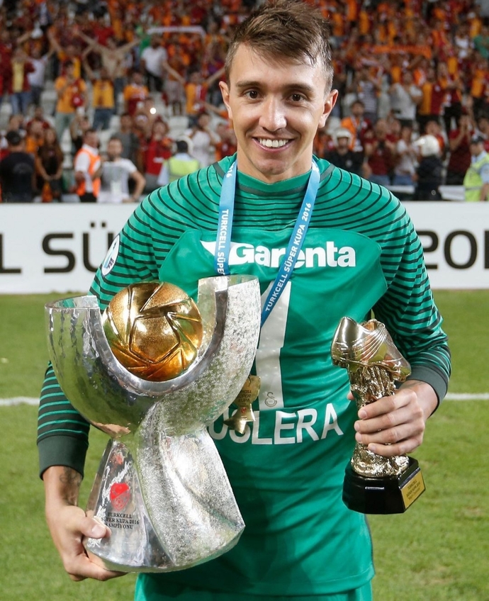Galatasaray, 10 yıl önce bugün Fernando Muslerayı kadrosuna kattı! Geldiği günden bu yana Muslera hakkında ne düşünüyorsunuz?