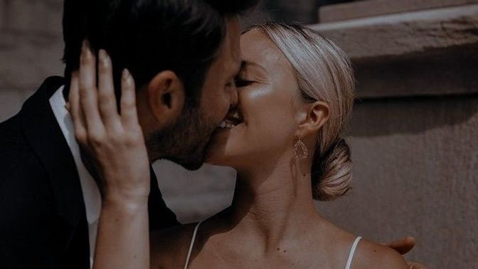 Öpüşürken çekilen fotoğrafın paylaşılması yanlış mı?