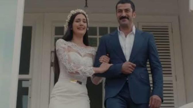 Sevdiğinin elinden tutmak mı koluna girmek mi? Neden?