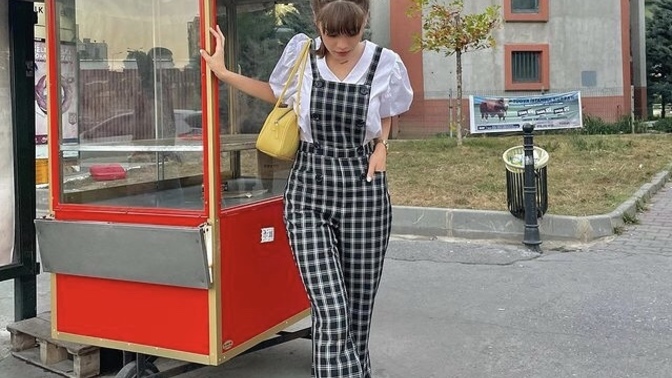Kınaya gideceğim hangi pantolonu giyeyim ve altına nasıl bir topuklu gider?