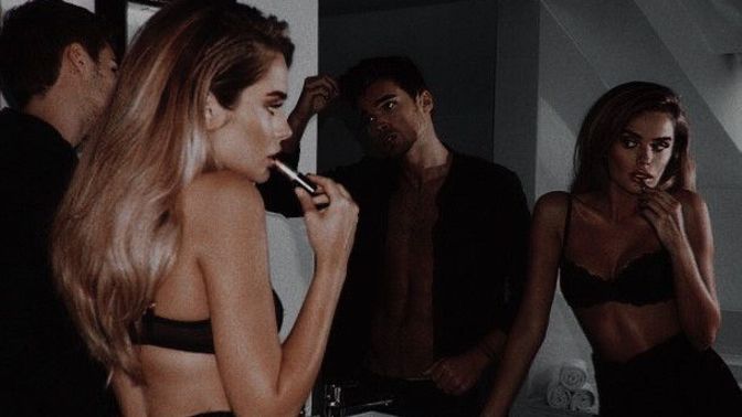 Sevgilinin arkadaşlarıyla olan iletişimini kıskanır mısın?