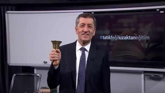 Milli Eğitim Bakanı Selçuk: “Tedbirlerimizi aldık, yüz yüze eğitime eylül ayında başlayacağız.” Okullar açılmalı mı sizce?