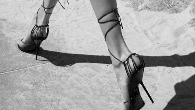 Topuklu ayakkabı, her kadını seksi göstermeye yeter mi?