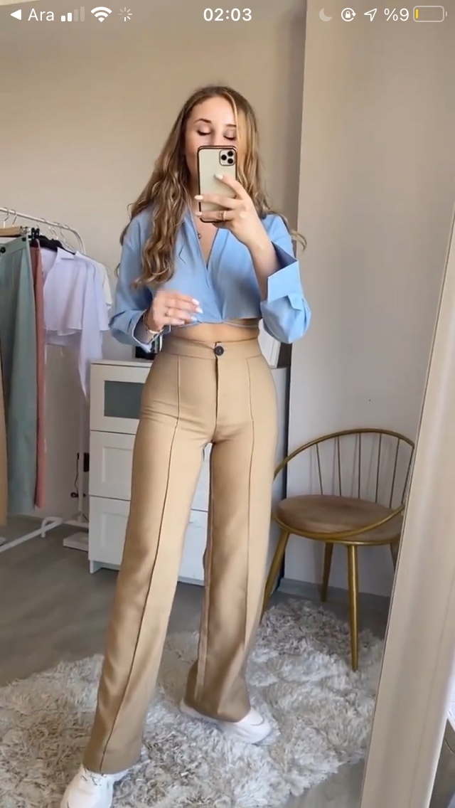 Bu pantalonun üstüne bu renk gömlek olur mu?