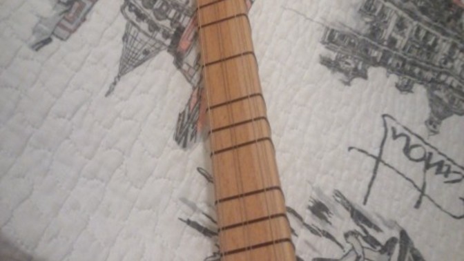 Bağlama veya saz seçiminde sağ, sol el fark eder mi?