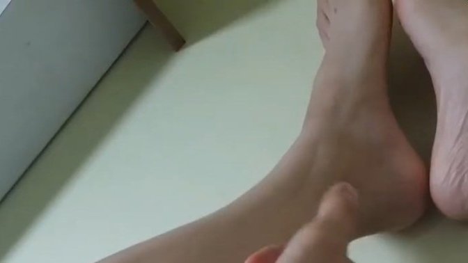 İnsanların el ve ayaklarına dikkat eder misiniz?