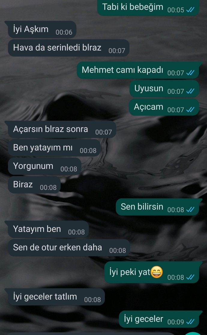 Sevgilime üniversite için şehir dışına çıkacağımı söyledim (eski sevgilimde o üniversitede ) gidersen biter dedi sizce kim haklı?