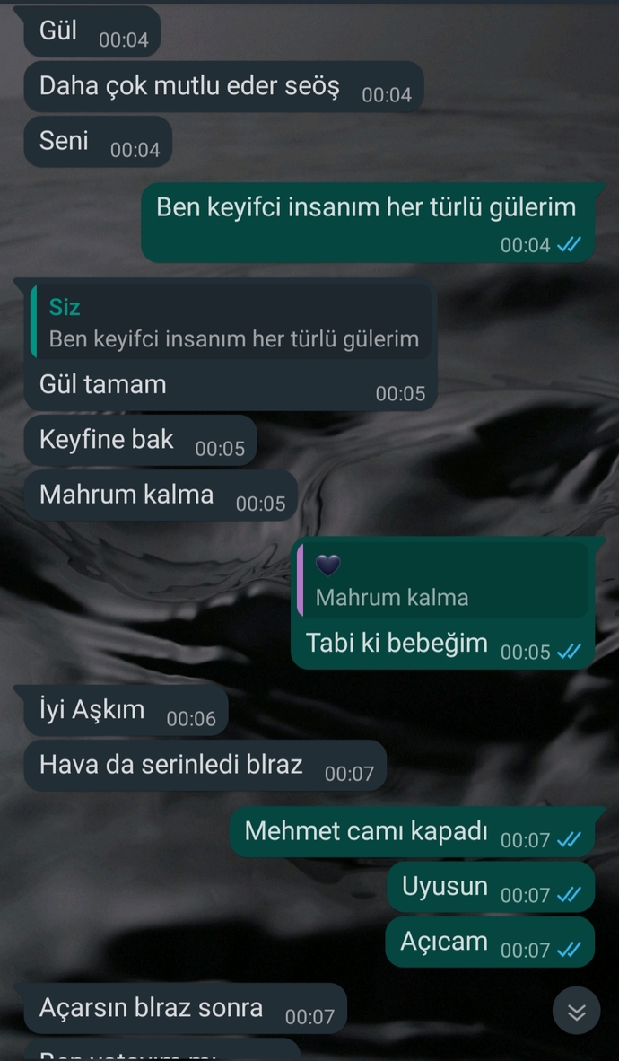 Sevgilime üniversite için şehir dışına çıkacağımı söyledim (eski sevgilimde o üniversitede ) gidersen biter dedi sizce kim haklı?