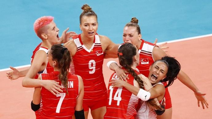 Filenin Sultanları #Tokyo2020deki ikinci maçında İtalyaya 3-1 mağlup oldu. Siz maçı nasıl buldunuz?