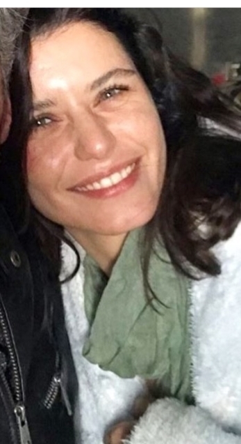 Yakın plandan Beren Saat mi daha güzel Fahriye Evcen mi?
