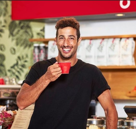 F1in zıpır çocuğu Daniel Ricciardo hakkında ne düşünüyorsunuz?