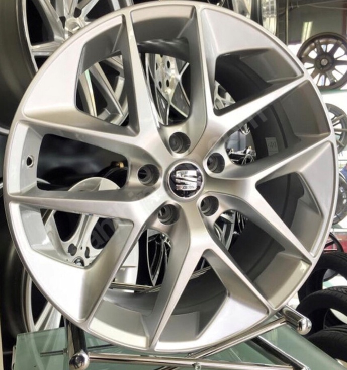 Seat Leon aracım için siyah jant mı yoksa gümüş jant mı?