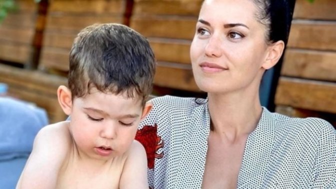 Fahriye Evcen'i takipçileri yaşlı buldu! Sizce yaşlandı mı?