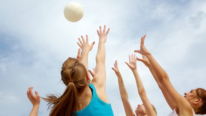 Kızların ergenlik döneminde spora devam edebilmeleri için nasıl destek olacağını biliyor musun?