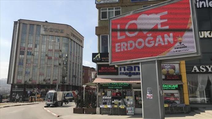 Her yere we love erdoğan yazarak subliminal bilinçaltı mesaj göndermeye mi çalışıyorlar?
