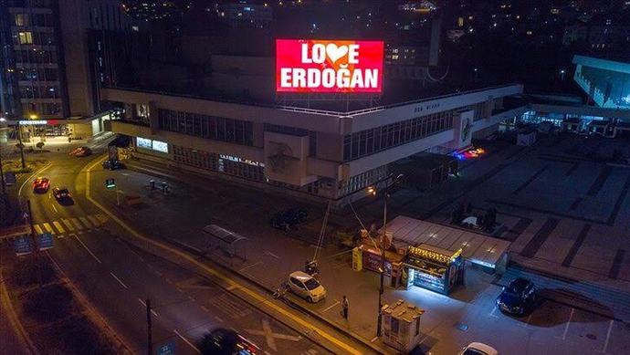 Her yere we love erdoğan yazarak subliminal bilinçaltı mesaj göndermeye mi çalışıyorlar?