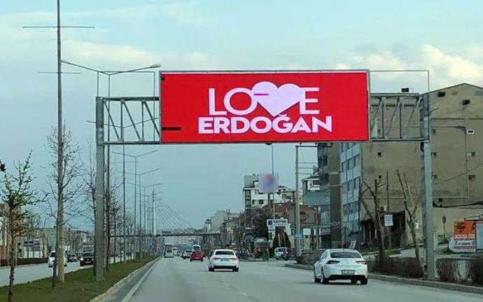 Her yere we love erdoğan yazarak subliminal bilinçaltı mesaj göndermeye mi çalışıyorlar?