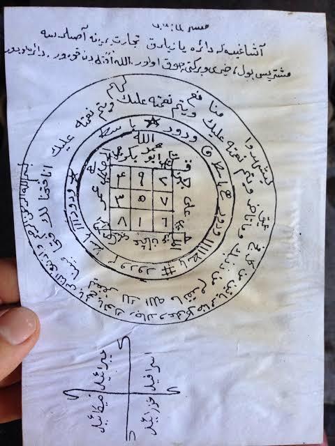 BÜYÜDEN/MUSKADAN ANLAYAN  var mı ?