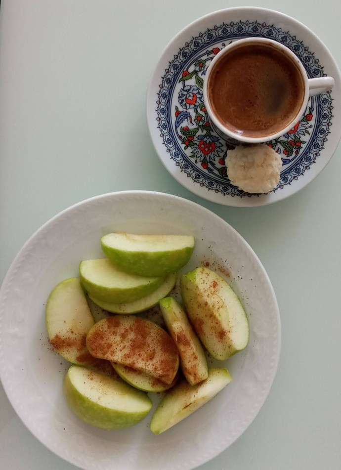 Elmayı soyarak mı yoksa soymadan mı yersiniz?