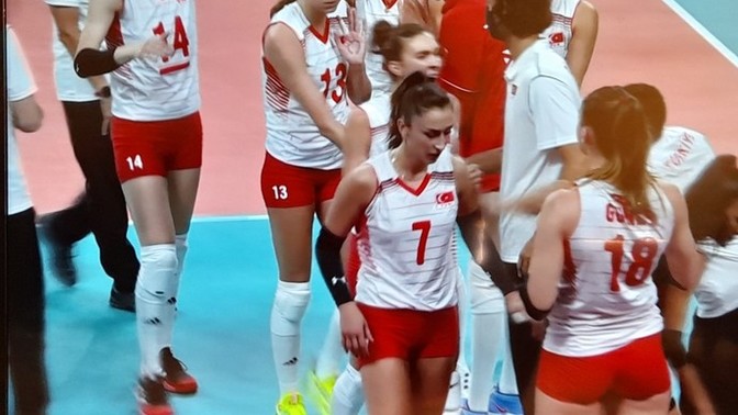 Filenin Sultanları ABD karşısında seti 2-2'ye getirdi! Maçı takip ediyor musunuz?