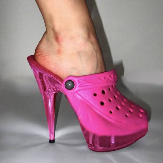 Crocs terliklerden sonra, Crocs stiletto çıktı! Crocs stilettoları beğendiniz mi?