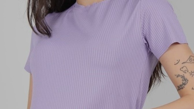 Bu t-shirt ile siyah tayt yakışır mı?